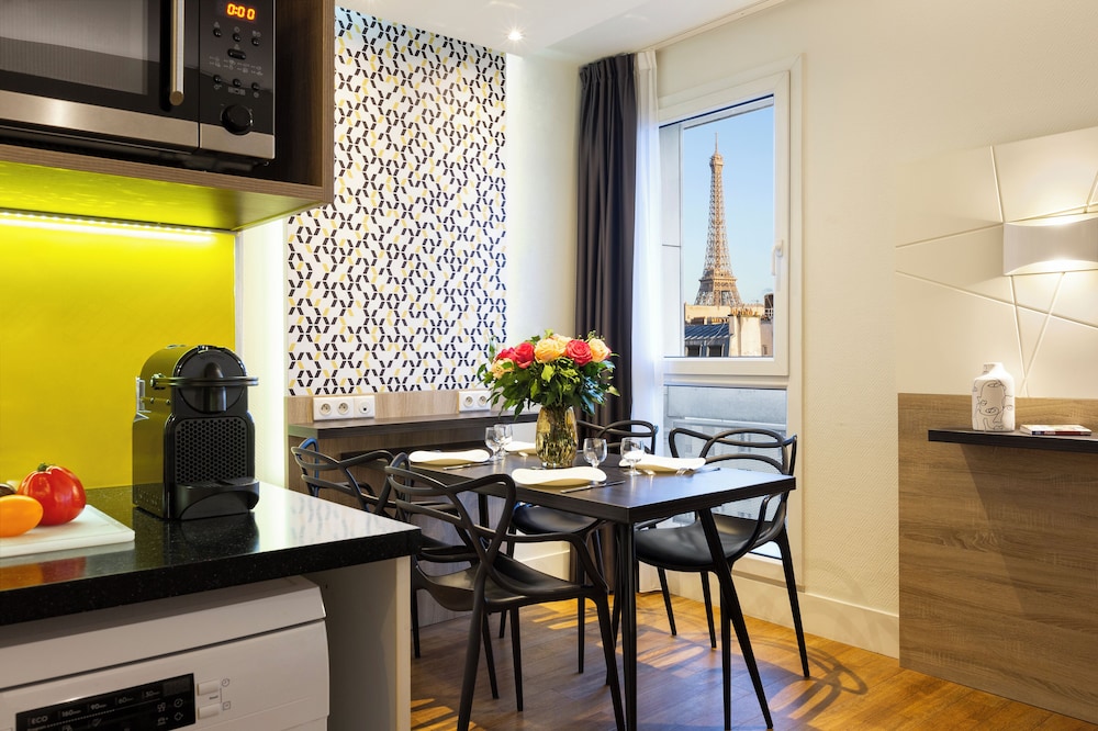 1-Bedroom Eiffel Tower View photo 1