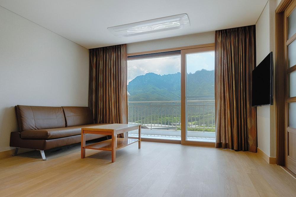 Sono Belle Suite (No Kitchen/Seorak Mountain View/Ondol)