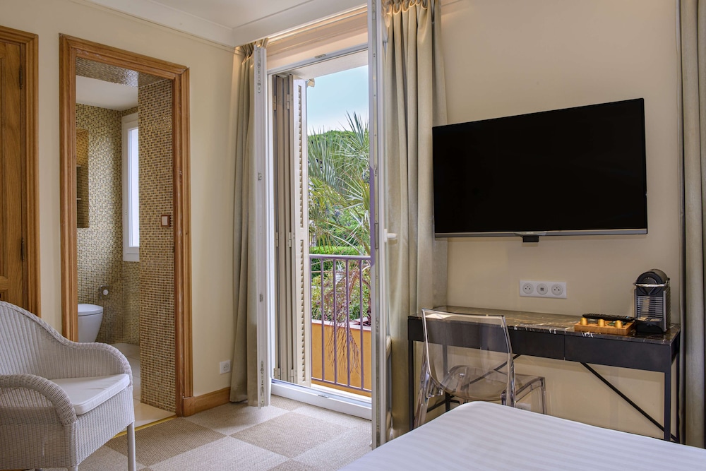 Superior Room, 1 Queen Bed, Non Smoking - Photo 2