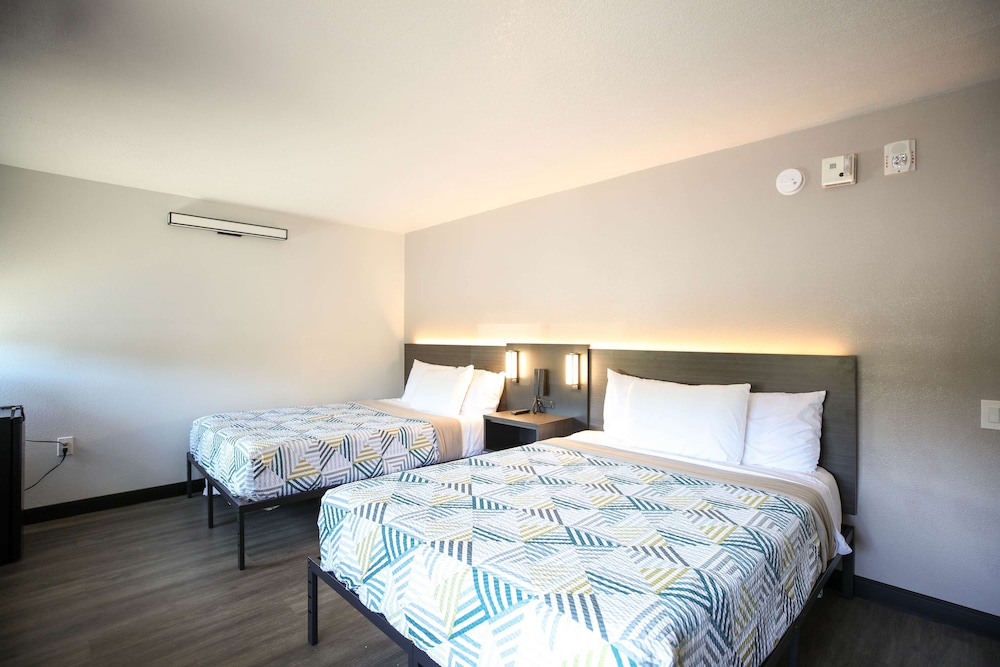 Deluxe Room, 2 Double Beds, Non Smoking, Refrigerator & Microwave photo 3