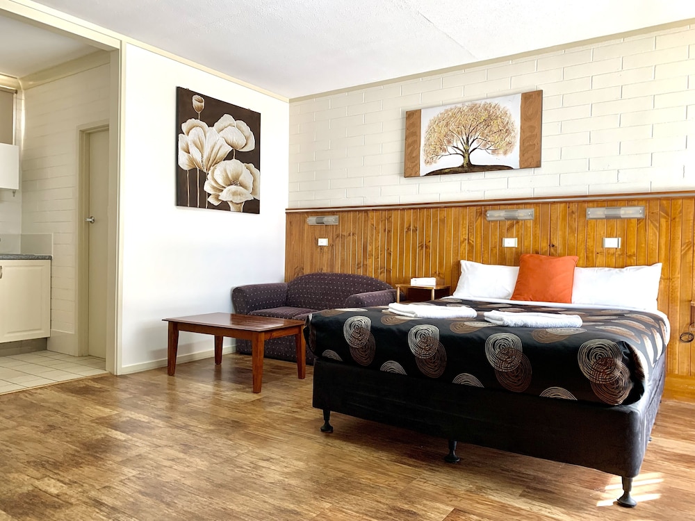 Executive Double Room, 1 Queen Bed, Kitchenette, Ground Floor photo 3