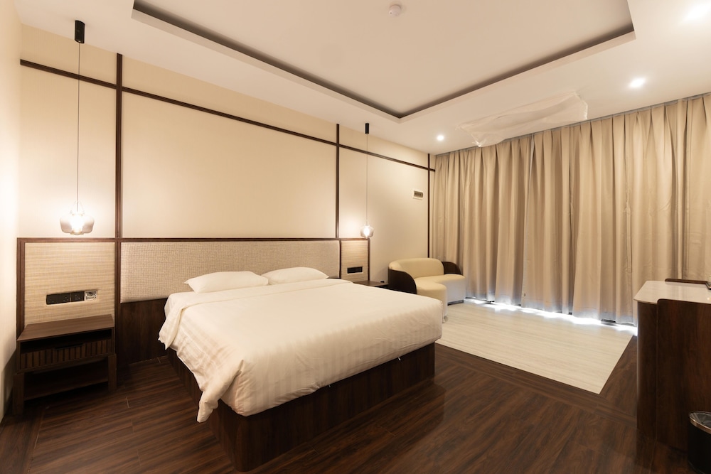 Premier Double or Twin Room - Photo 2