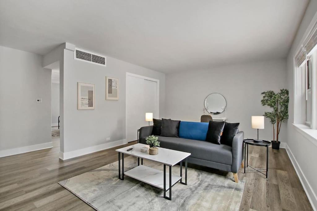 One-Bedroom Apartment photo 2