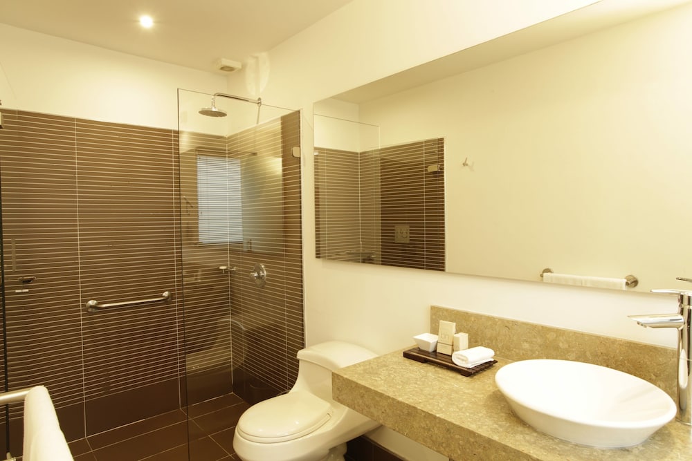 Standard Room, 1 Queen Bed - Photo 15