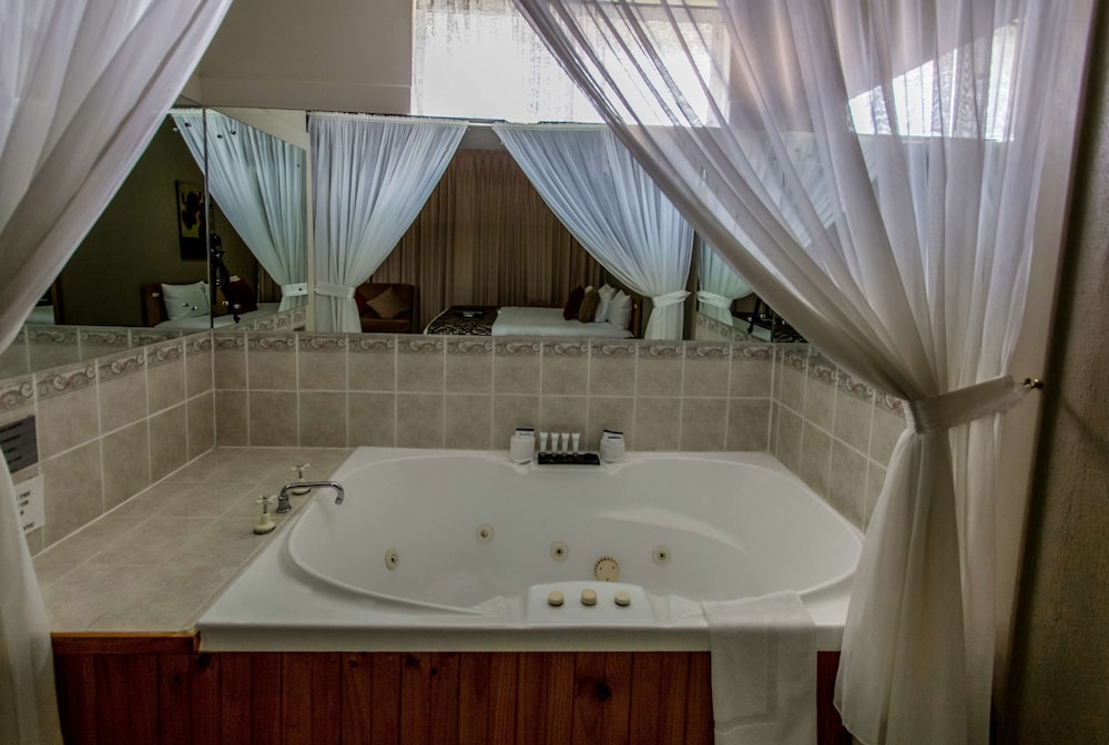Executive Room, 1 King Bed, Non Smoking (Walk-In Shower;Larger Room) photo 2