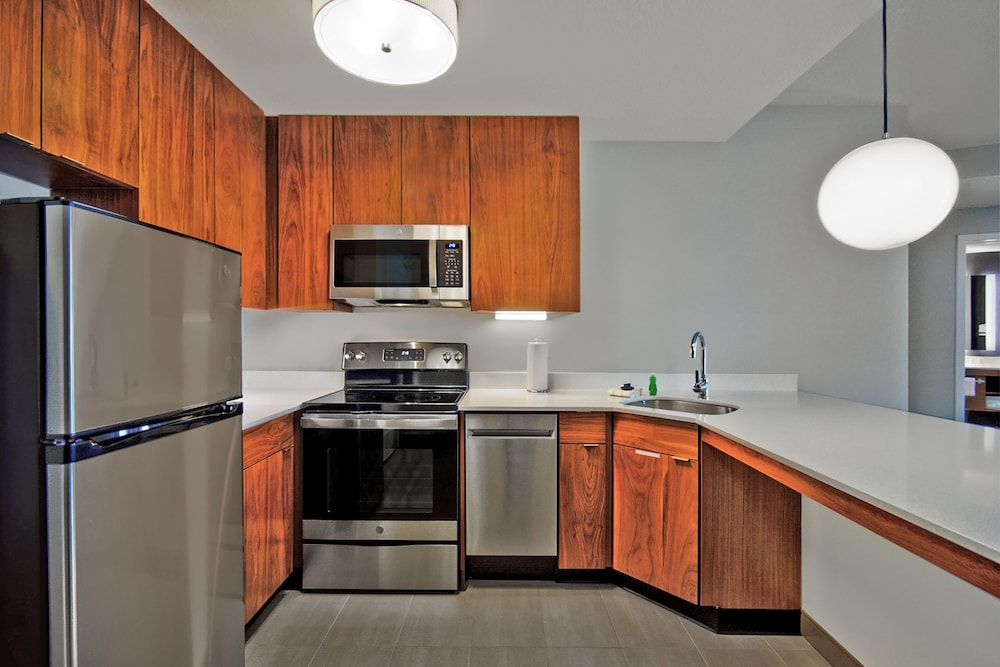 Suite, 2 Bedrooms - Photo 9