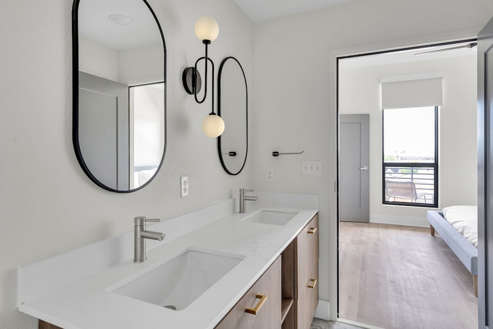 Luxury Apartment, 2 Bedrooms, Balcony photo 3