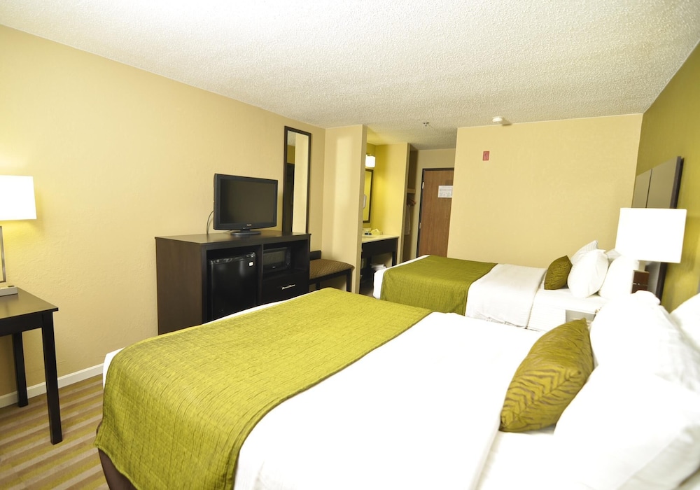 Standard Room, 2 Queen Beds, Non Smoking, Refrigerator & Microwave photo 2
