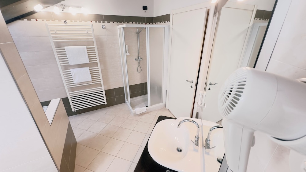 Junior Suite, 1 Bedroom, Accessible, Garden View photo 3