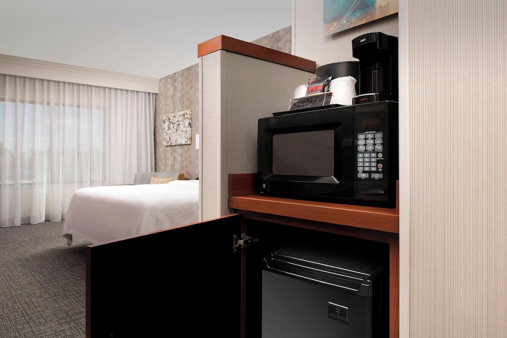Room, 2 Queen Beds (Hearing Accessible) - Photo 2
