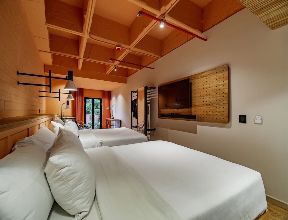 Superior Room, 2 Queen Beds, Balcony