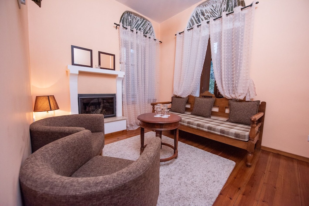 Suite - Photo 3