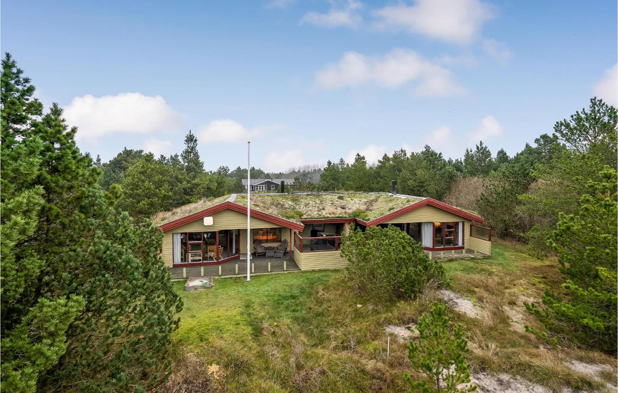 Three-Bedroom Vacation Home 