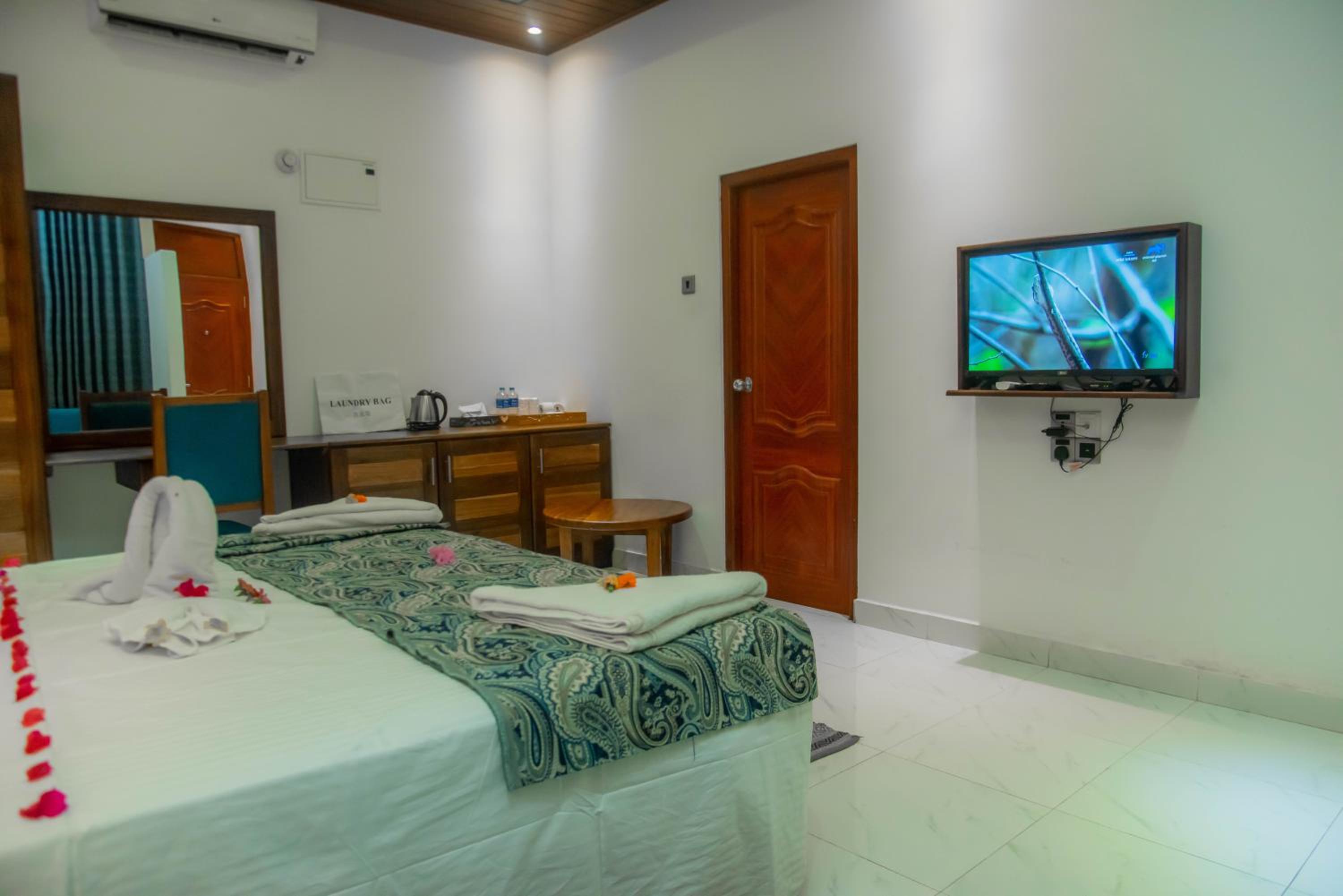 Luxury Deluxe Double Room with Pool View photo 3