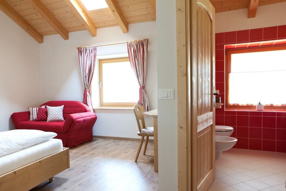 Deluxe Triple Room photo 2