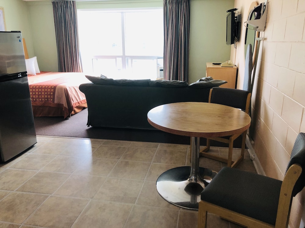 Standard Studio Suite, 1 King Bed with Sofa bed, Non Smoking, Kitchen photo 3