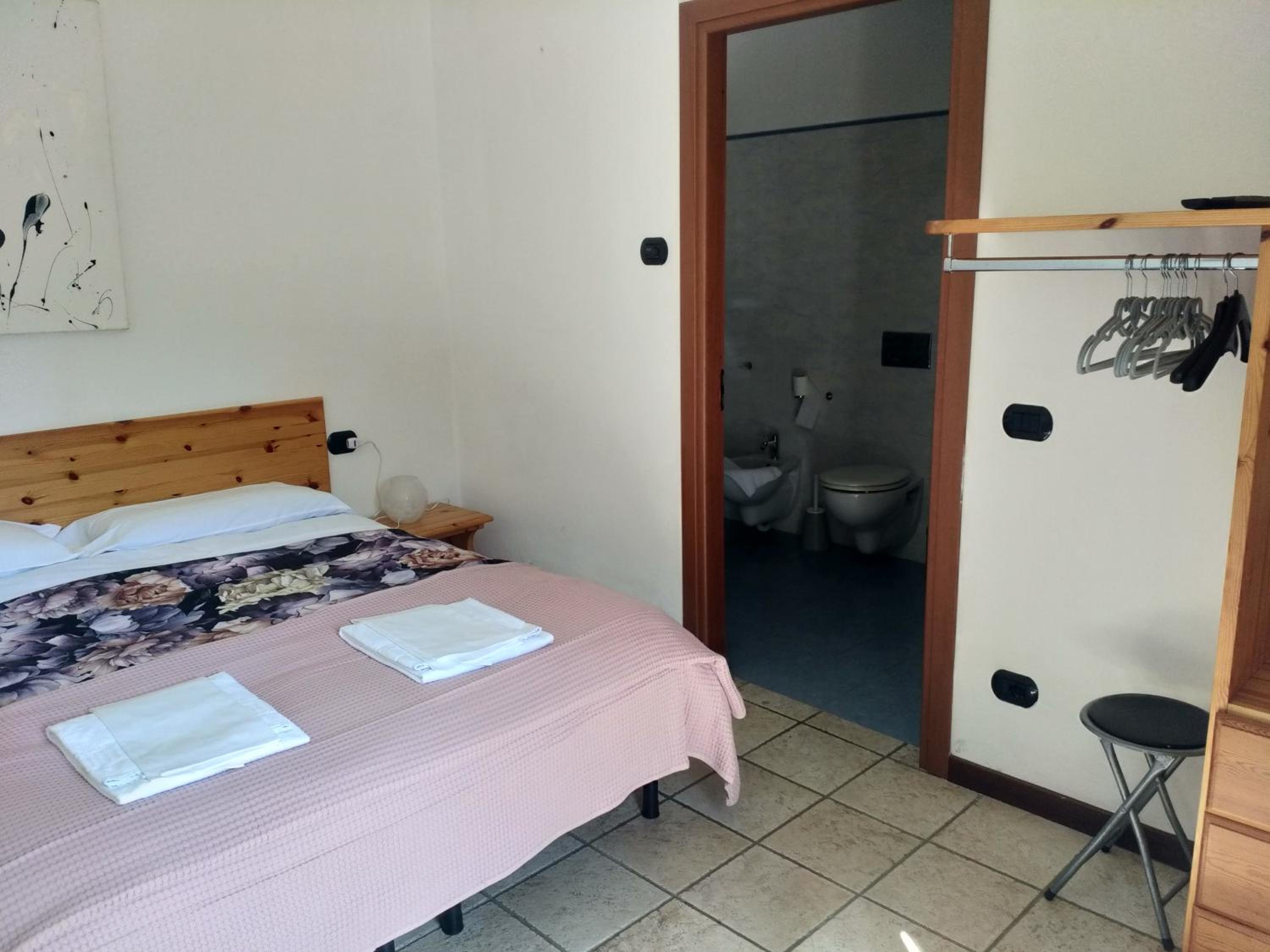 Large Double Room photo 2
