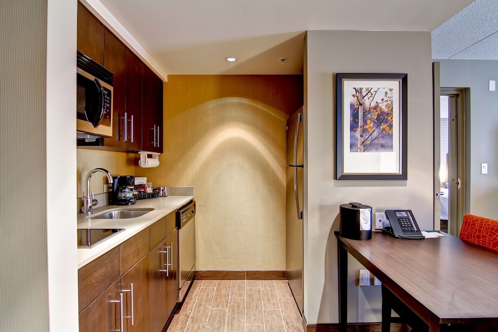 2 Queens 1 King Two Bedroom Two Bathroom Suite