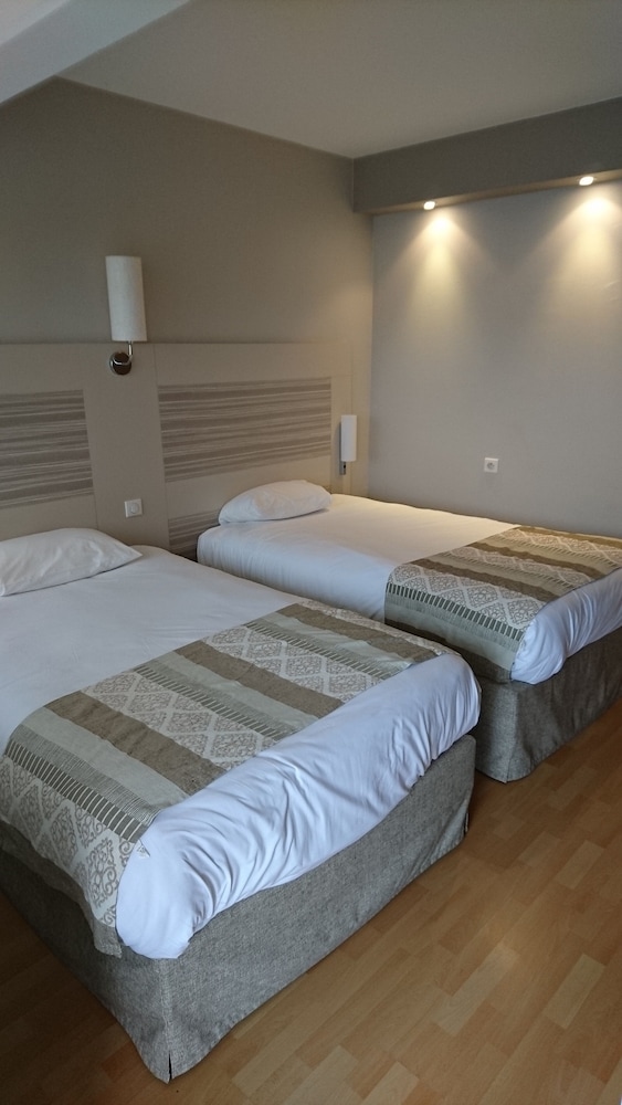 Superior Room, Multiple Beds - Photo 3