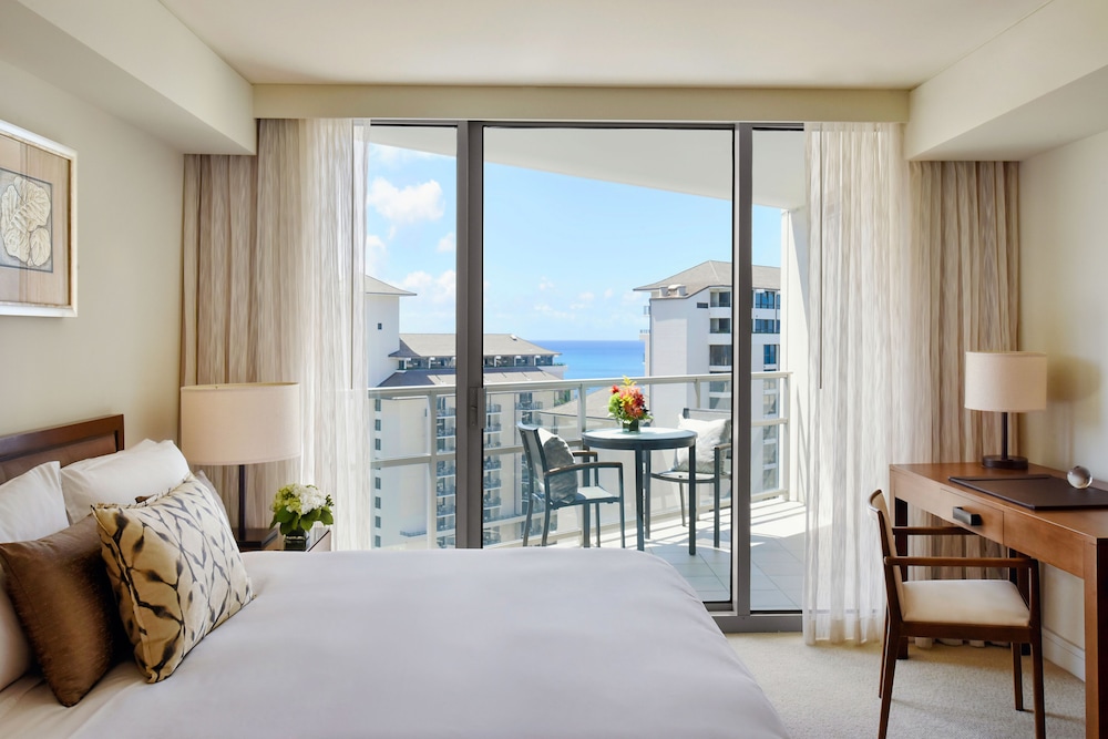 Deluxe Room, 1 King Bed With Sofa Bed, Partial Ocean View