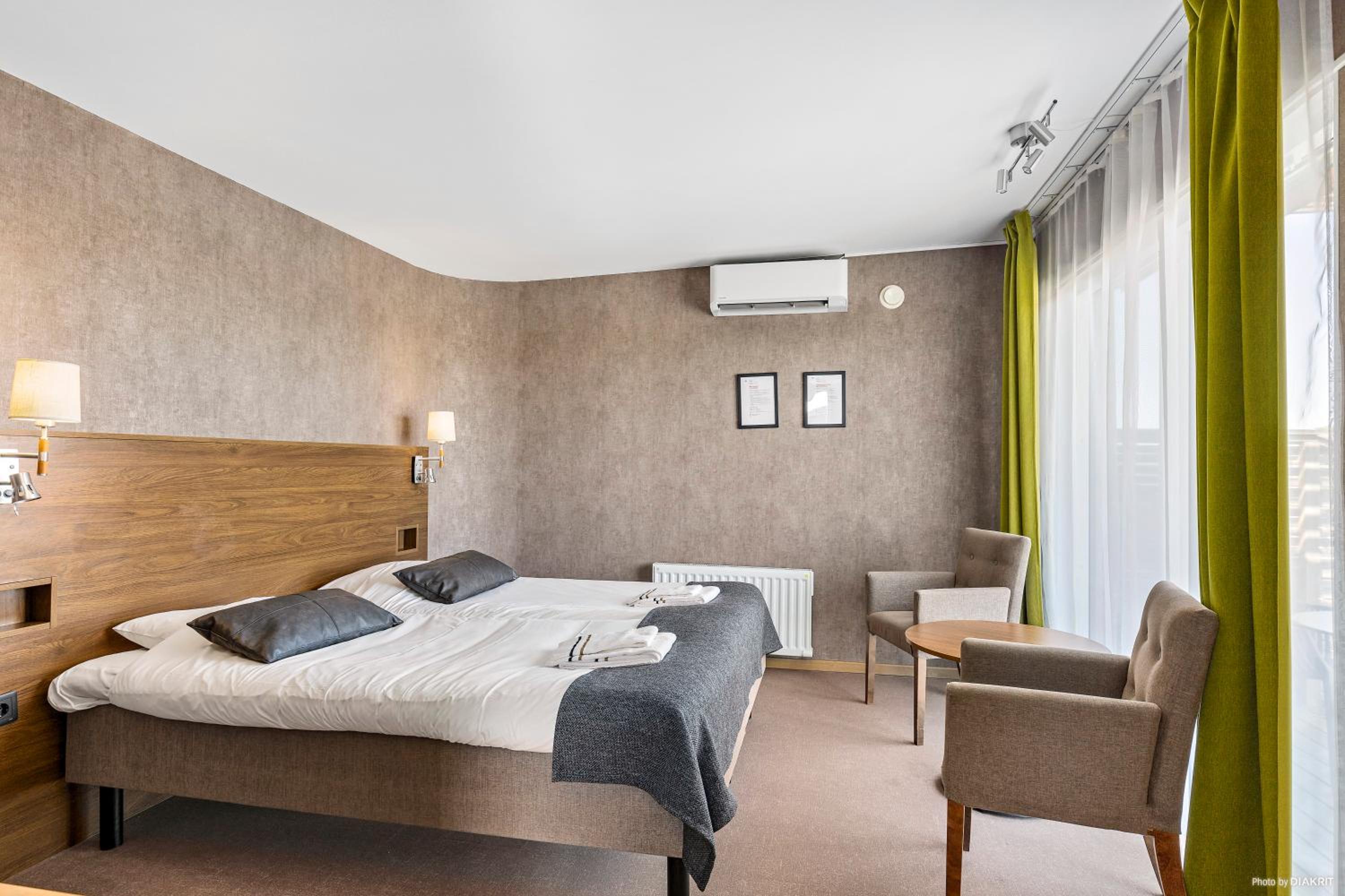 Twin Room with Private Bathroom photo 1