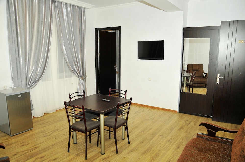 Suite, 1 Bedroom photo 1
