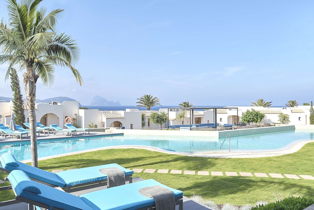 Suite (Laguna- Family area)