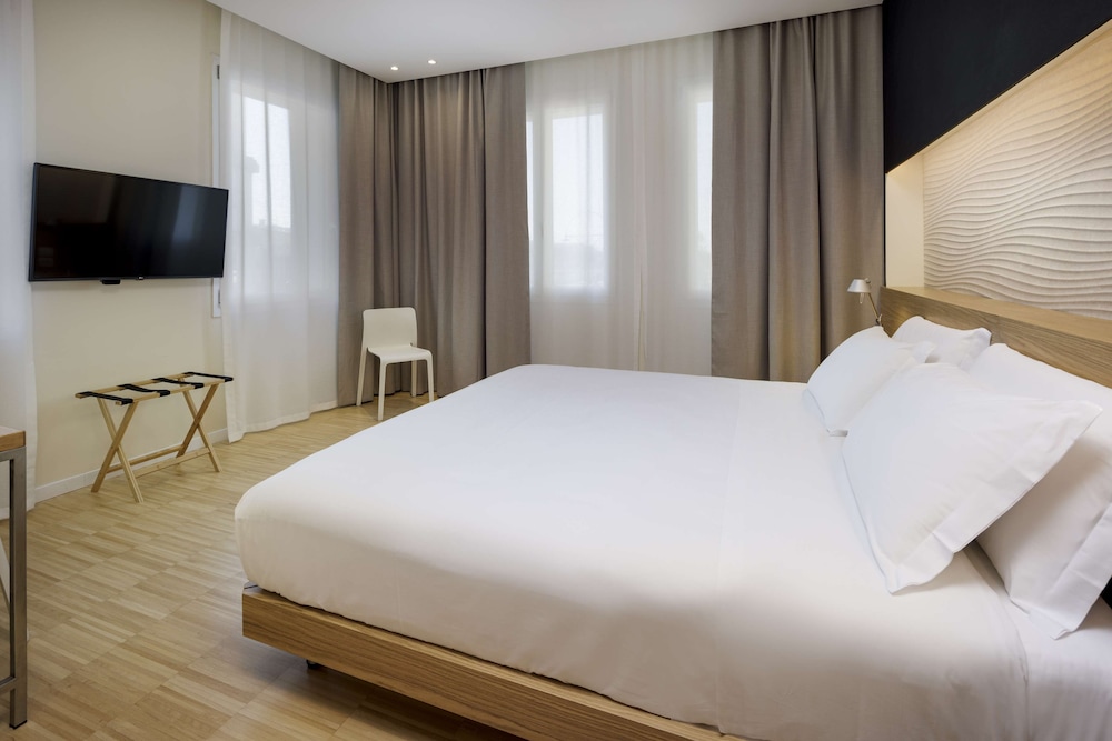 Superior Room, 1 Queen Bed - Photo 36