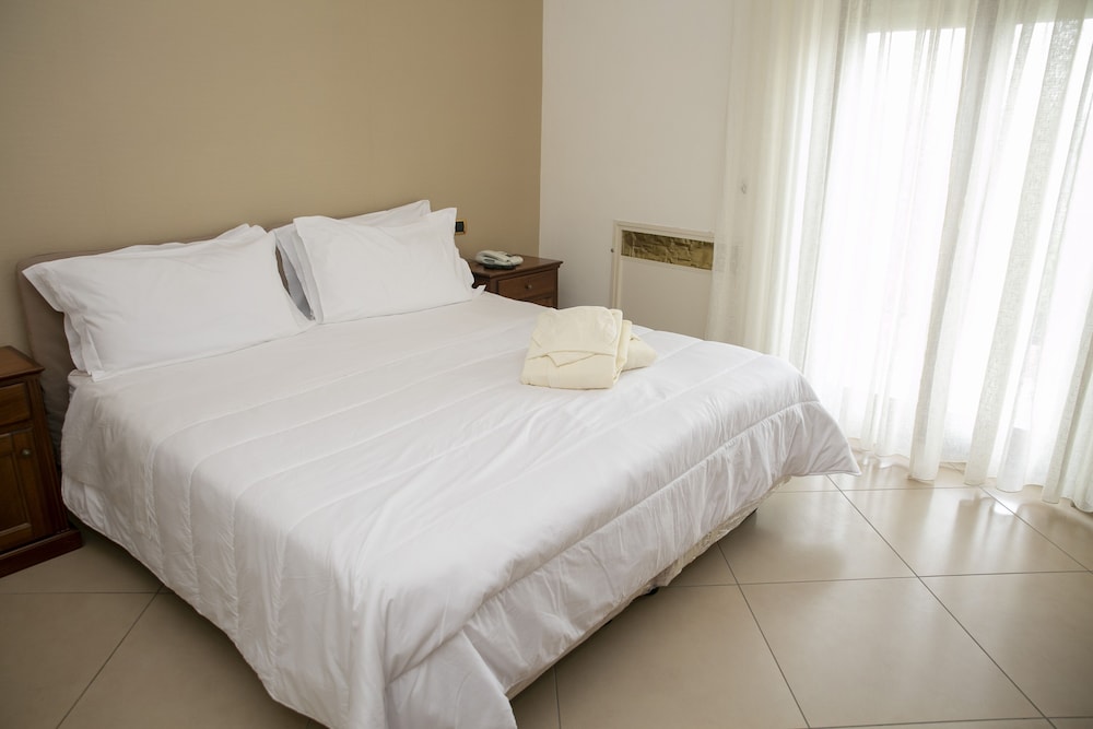 Double or Twin Room - Photo 2