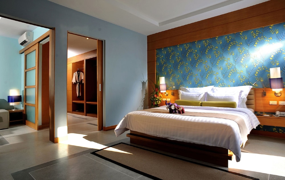 Jacuzzi Villa with Complimentary Mini Bar photo 2