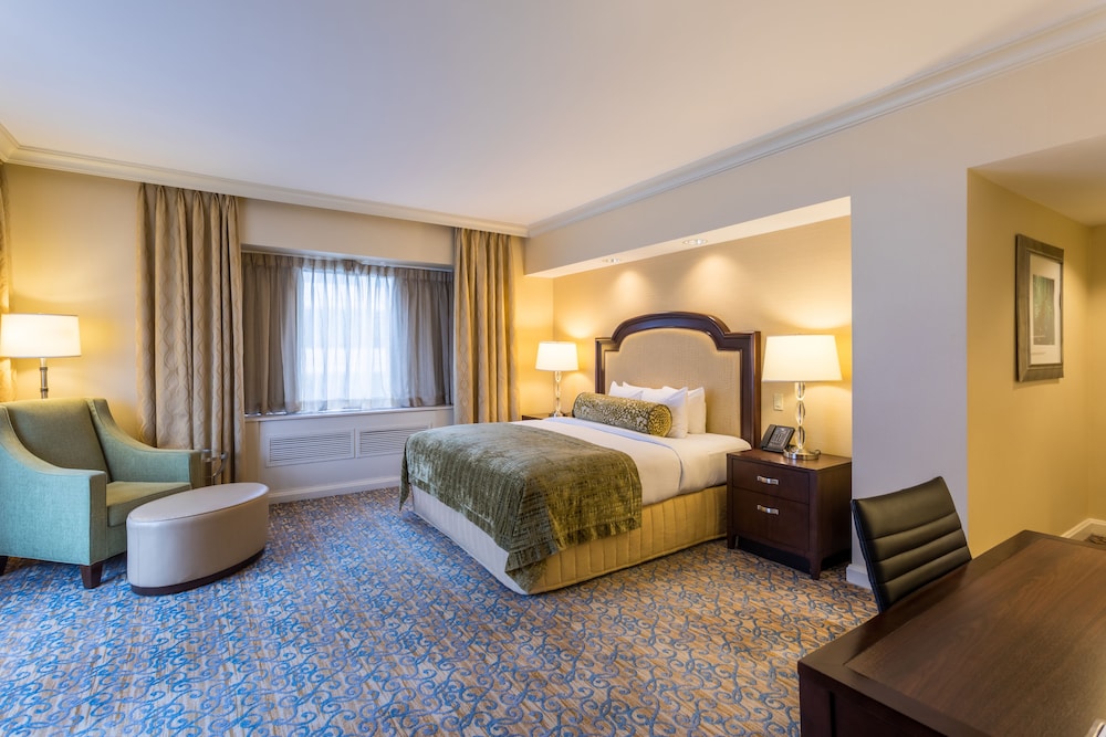 Executive Suite, 1 King Bed (Congressional)
