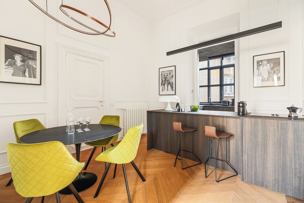 Charm and Style 1 BR Apartment by the Spanish Steps (Via della Fontanella Borghese 28)