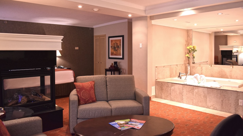 Executive Suite, 1 King Bed, Executive Level photo 3