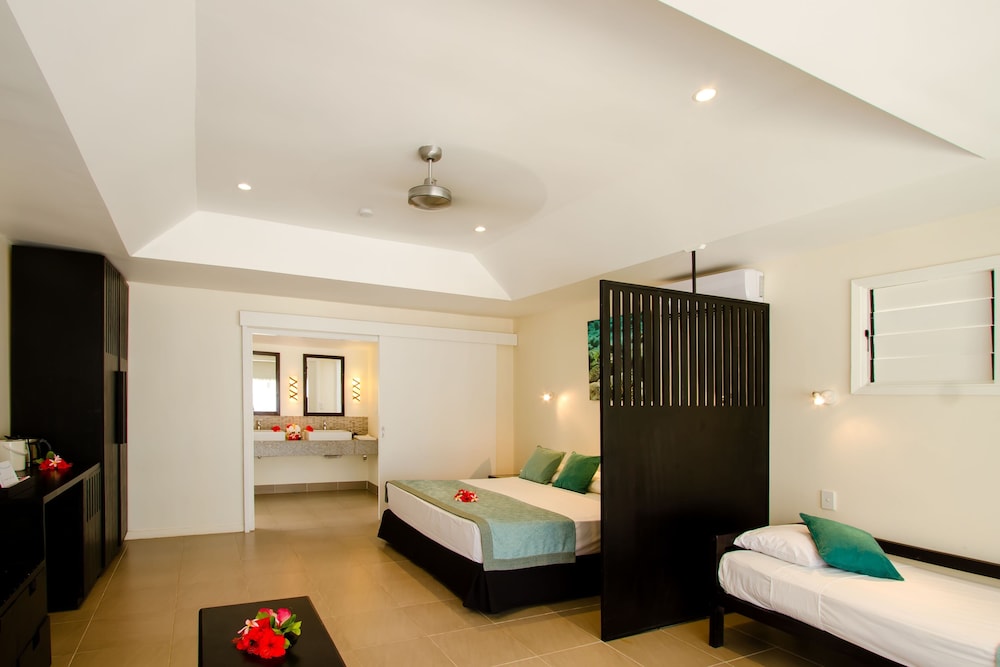 Deluxe Beachfront Bure