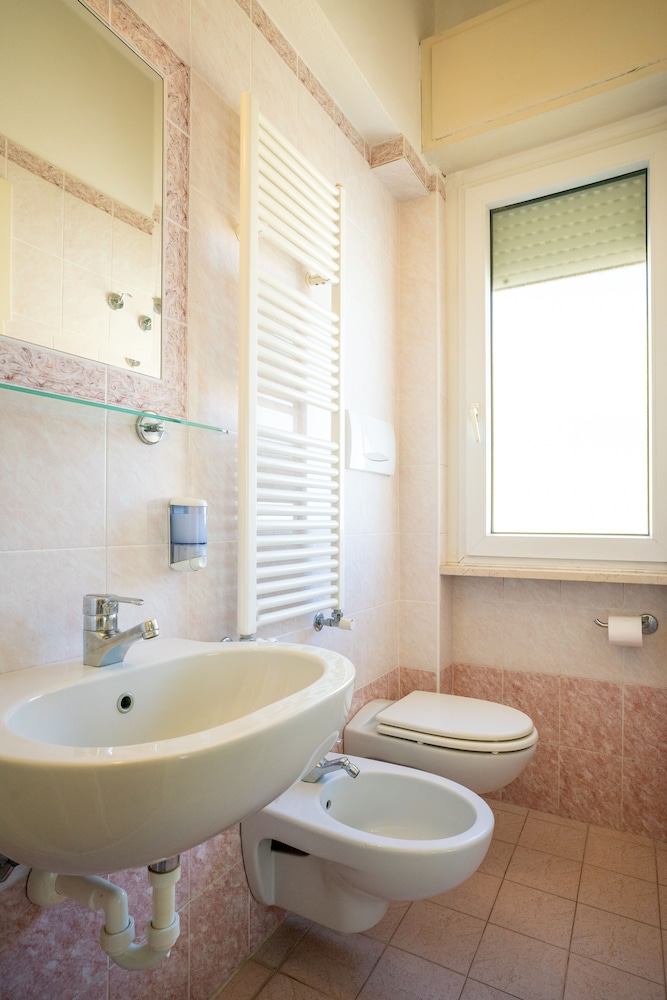 Standard Double Room - Photo 7