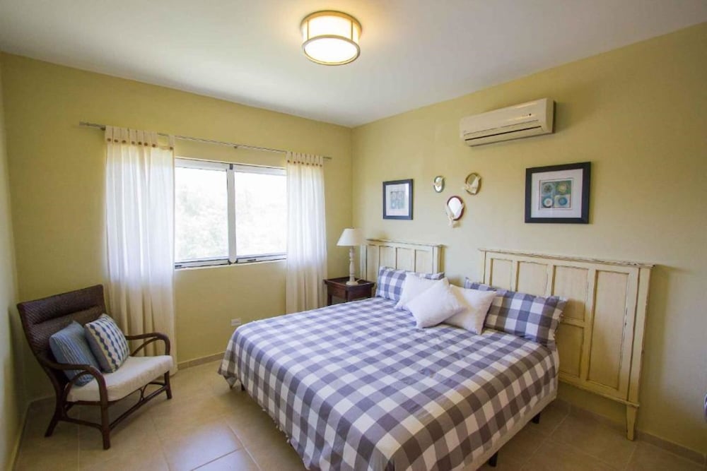 Deluxe three Bedroom Private Beach