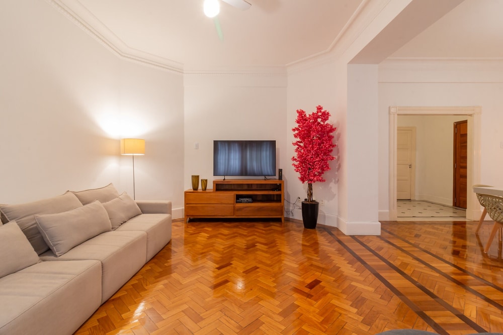 Apartment, Smoking