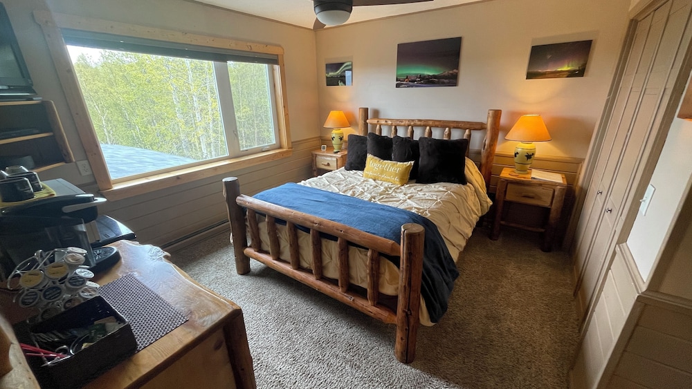 Yukon Room photo 1