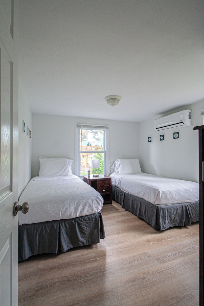 Cottage, 2 Bedrooms (1 Queen & 2 Twin Beds - Pet Friendly +FEE) photo 3