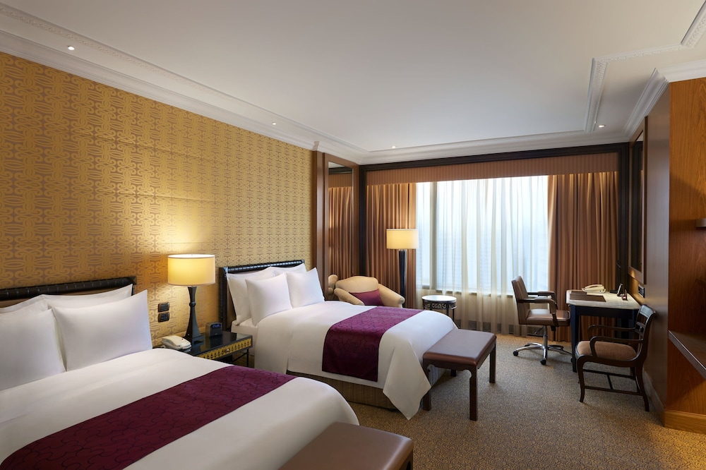 Family Suite, 1 King Bed thumbnail 5