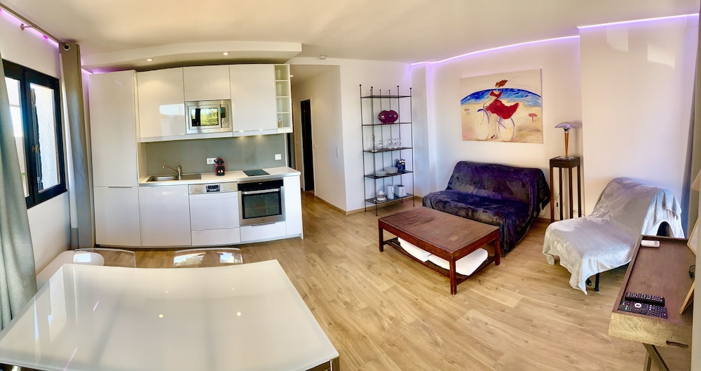 Apartment photo 2