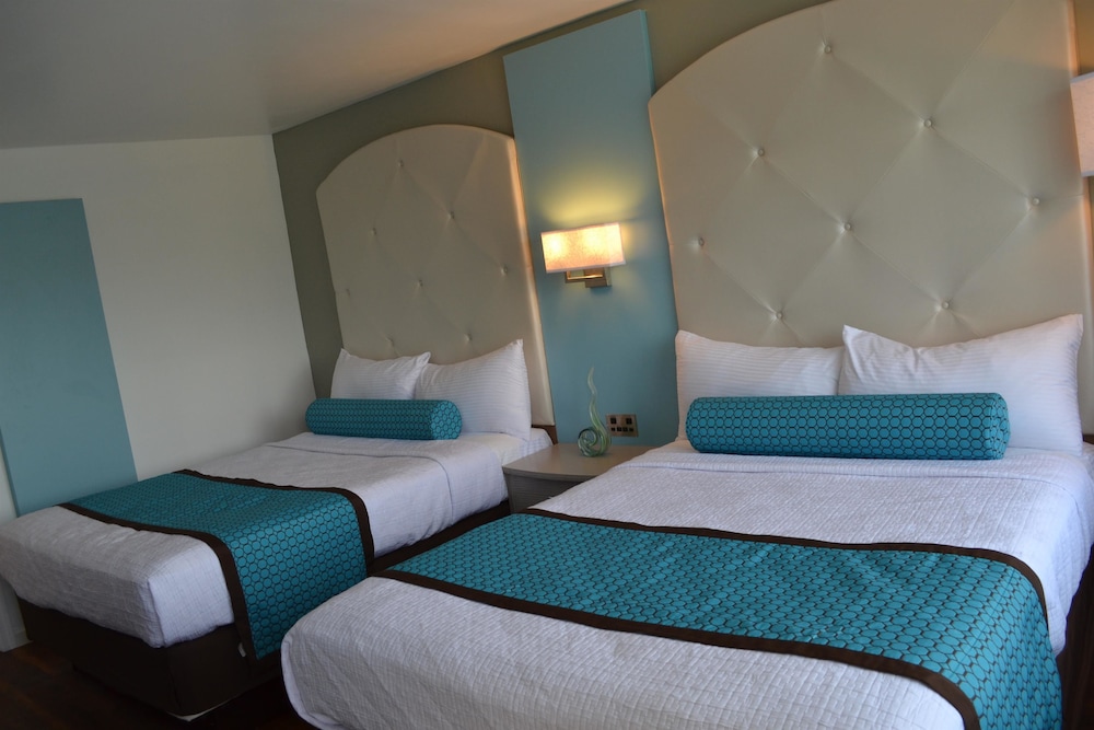 Superior Double Room, 2 Queen Beds photo 2