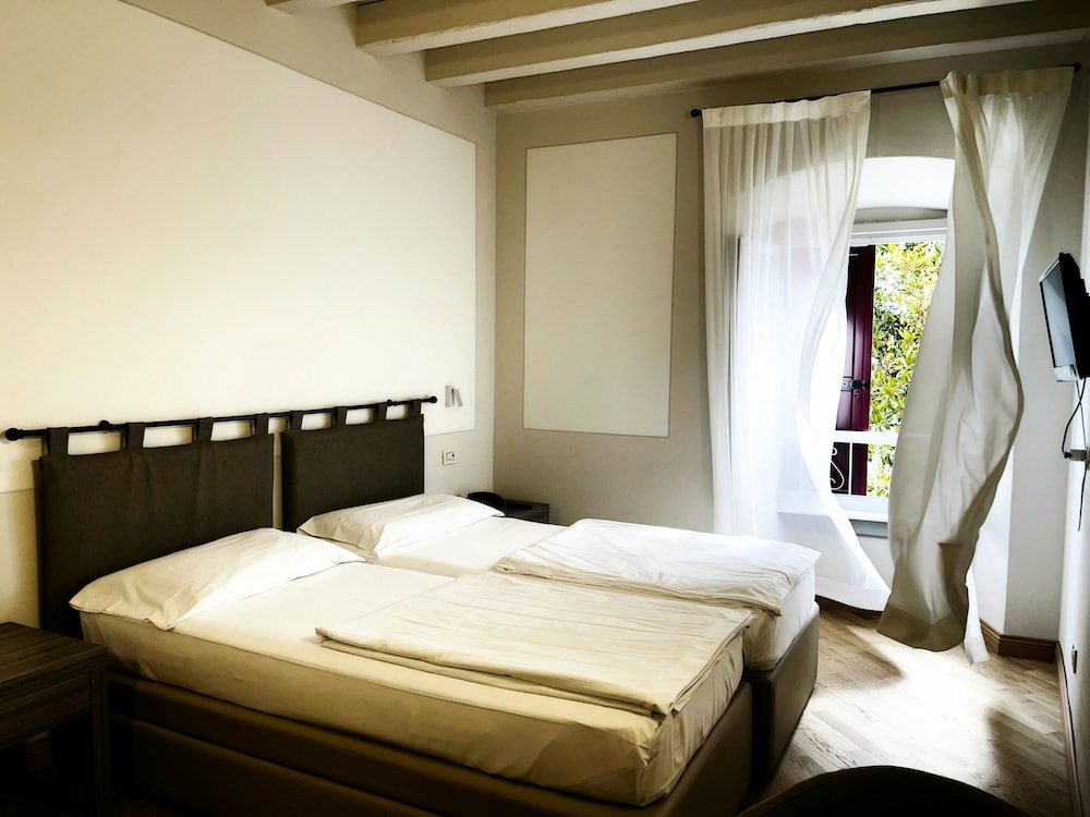 Basic Twin Room