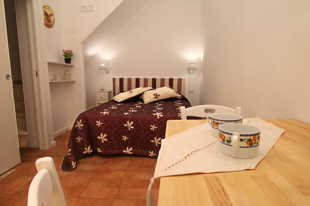 Standard Apartment (Vico Amalfitana 47)