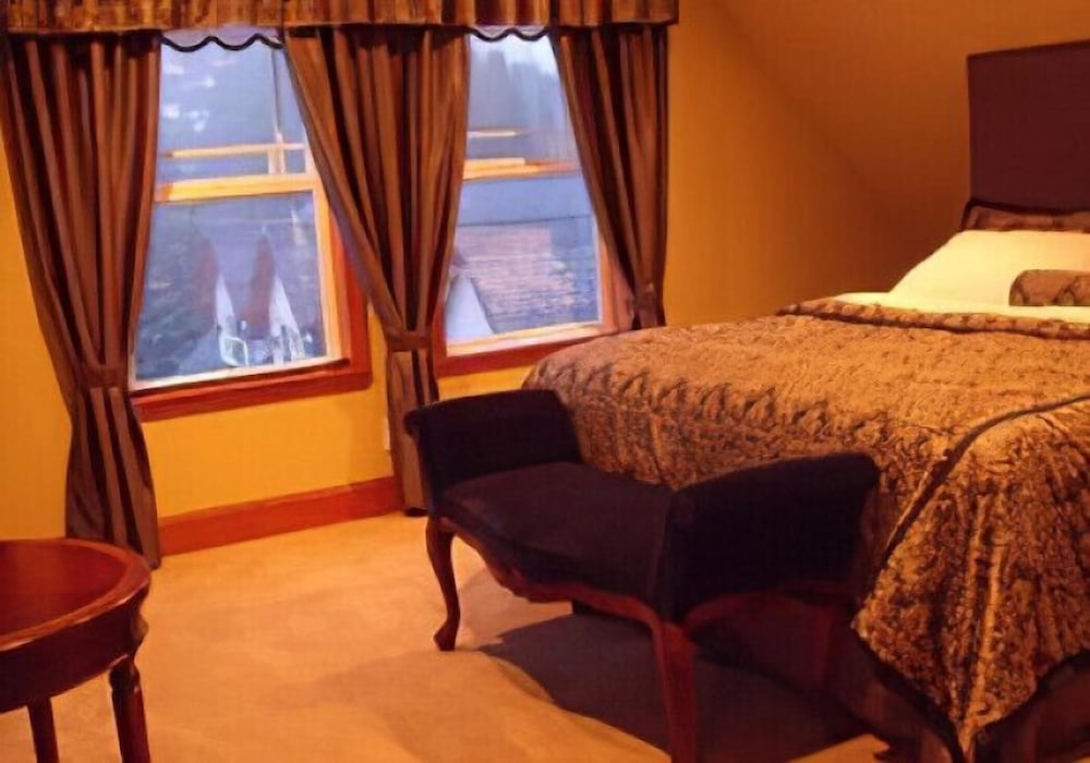 Romantic Double Room, 1 King Bed, Bathtub, Lake View