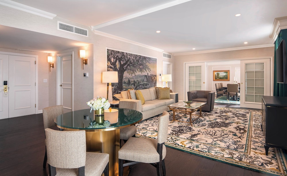 Suite, 1 King Bed (George Washington)