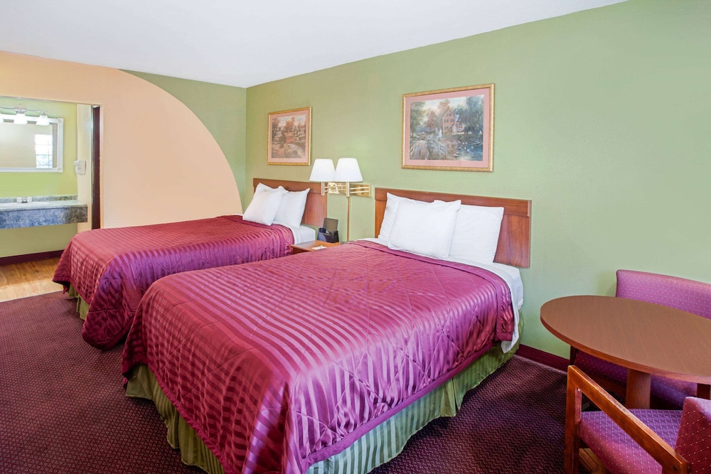Room, 2 Double Beds - Photo 1