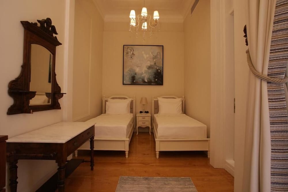 Standard Twin Room - Photo 1