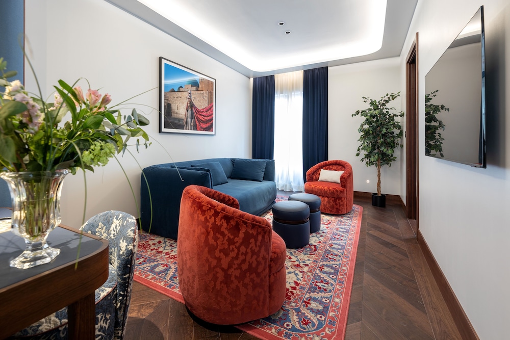 Suite - Photo 2