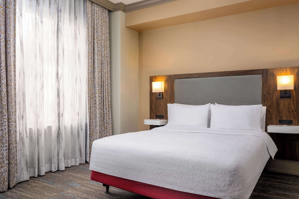 Suite, 1 King Bed, Accessible (3x3 Shower) - Photo 9